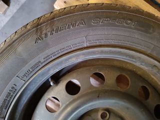 Venta 4 llantas r14 y neumáticos casi nuevos. 