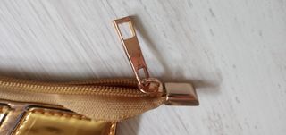 Bolso dorado | cartera geométrica