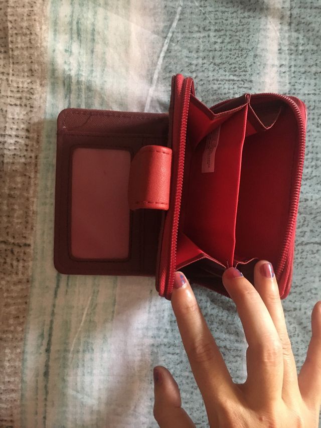 Monedero marrón y rojo