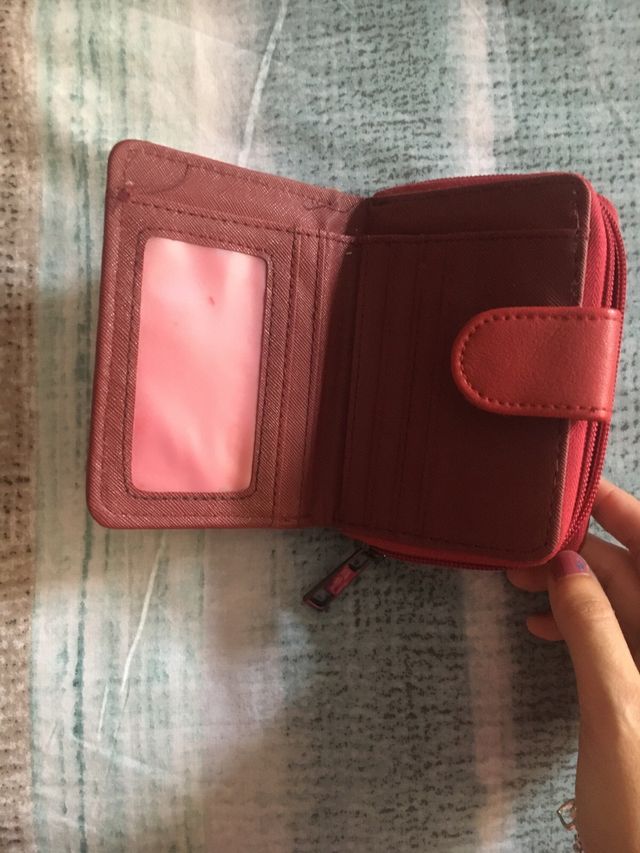 Monedero marrón y rojo