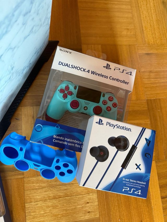 PS4 Slim (PlayStation 4) + extras