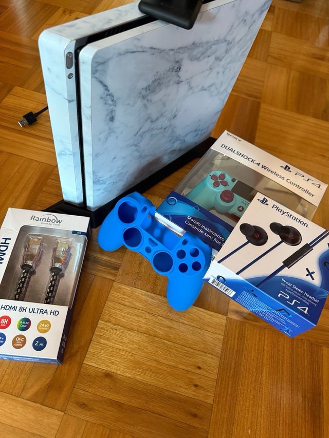 PS4 Slim (PlayStation 4) + extras