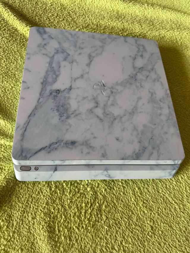 PS4 Slim (PlayStation 4) + extras