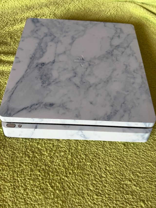 PS4 Slim (PlayStation 4) + extras