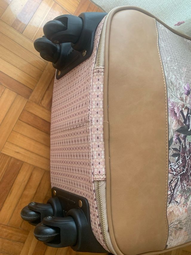 Maleta cabina beige con estampado floral