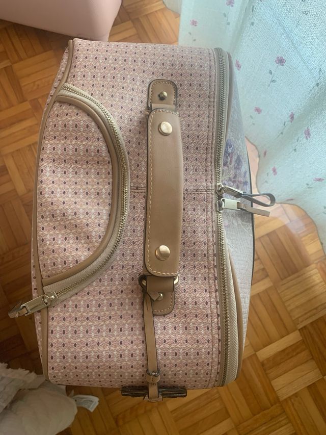 Maleta cabina beige con estampado floral