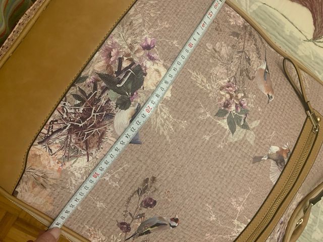 Maleta cabina beige con estampado floral