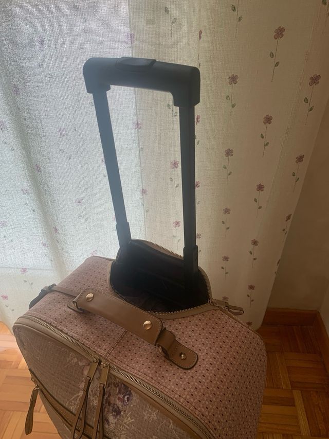 Maleta cabina beige con estampado floral