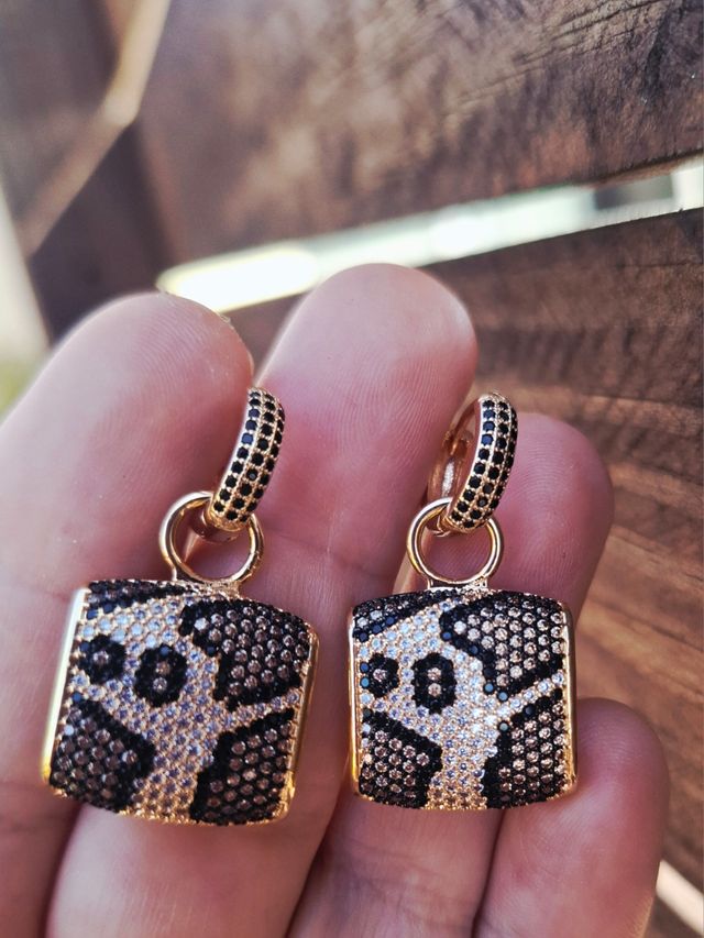 Pendientes leopardo dorados