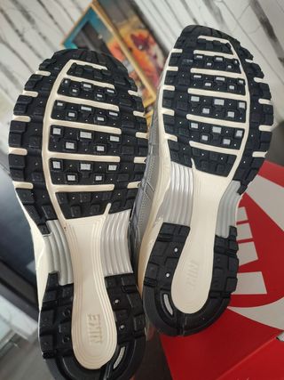 Zapatillas Nike P-6000 Plata/Blancas