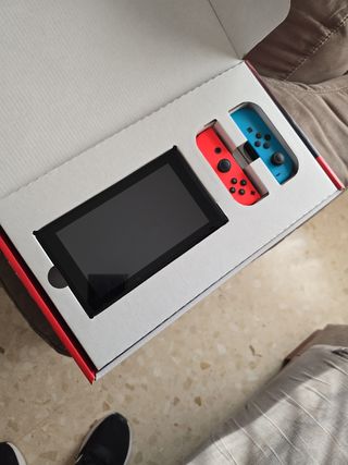 Nintendo Switch - Azul y Rojo