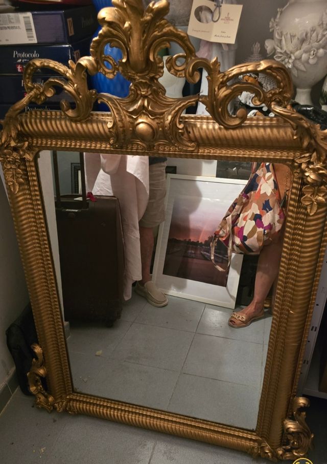 Espejo dorado antiguo