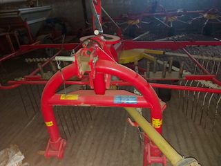 Hilerador Pöttinger TOP 421N