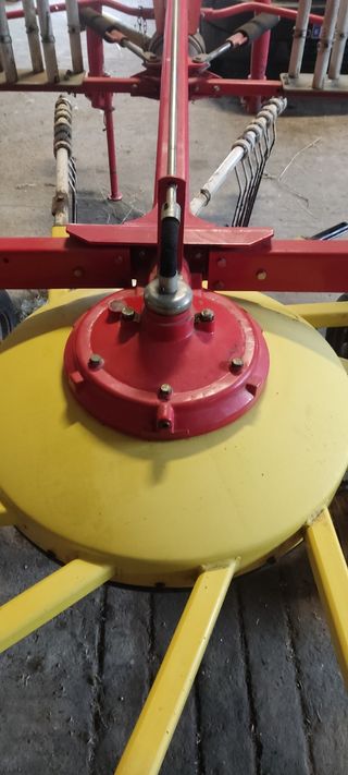 Hilerador Pöttinger TOP 421N