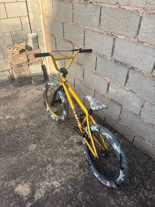 Bicicleta BMX dorada