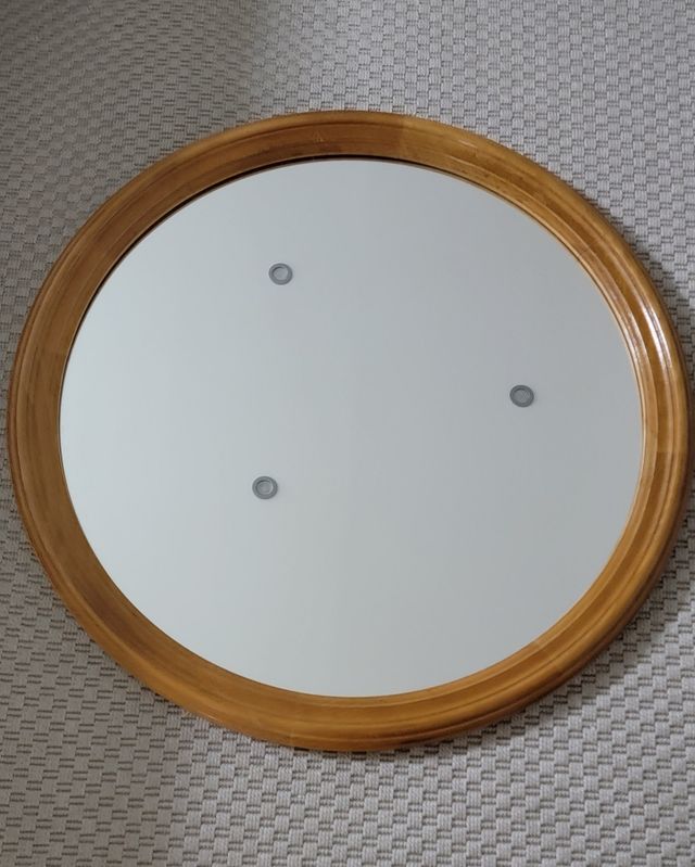Espejo ovalado madera castaño.