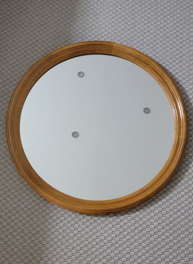Espejo ovalado madera castaño.