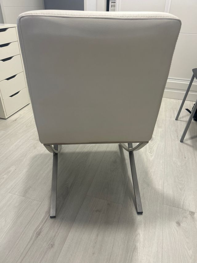Silla blanca diseño moderno 2 unidades 15 x cada u