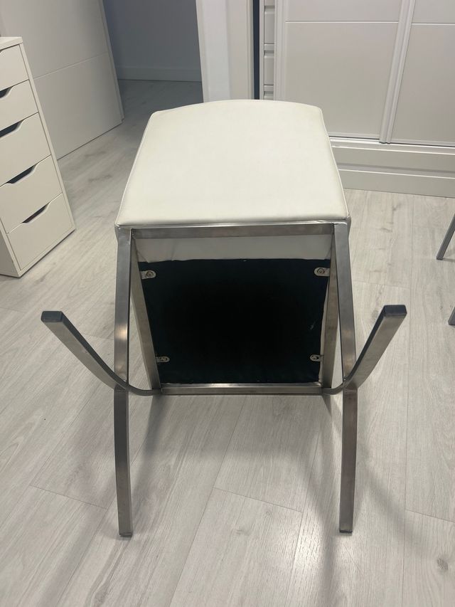 Silla blanca diseño moderno 2 unidades 15 x cada u