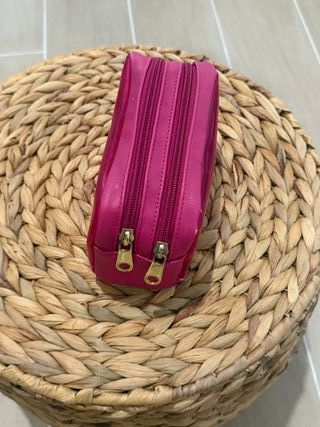 Neceser Guess rosa transparente