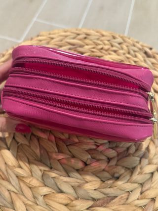 Neceser Guess rosa transparente