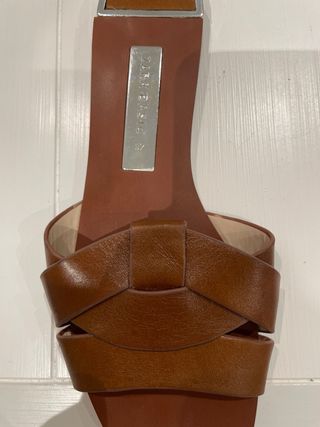Sandalias planas Zara marrón