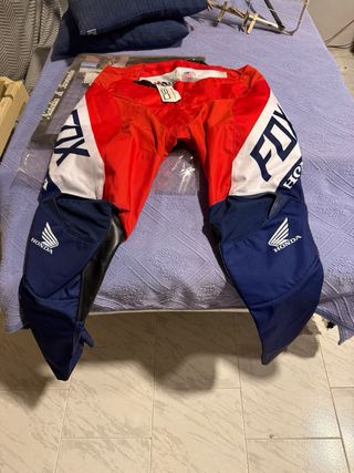 Equipación Motocross Fox Honda sin estrenar replic