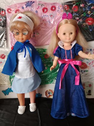 2 conjuntos de vestir,enfermera y Blancanieves 