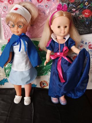 2 conjuntos de vestir,enfermera y Blancanieves 