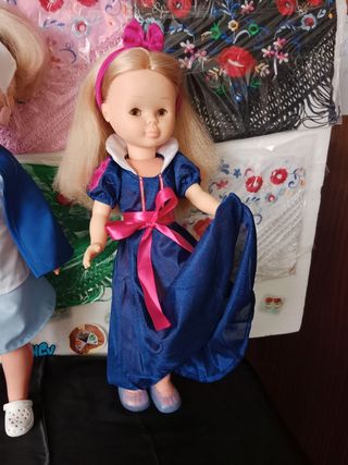 2 conjuntos de vestir,enfermera y Blancanieves 