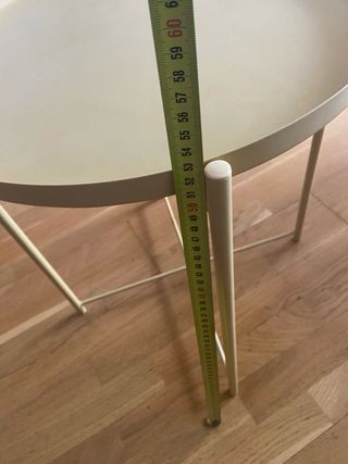 Mesa Ikea metal amarilla
