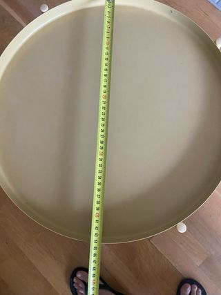Mesa Ikea metal amarilla