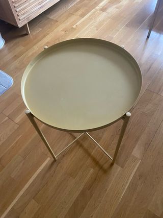 Mesa Ikea metal amarilla
