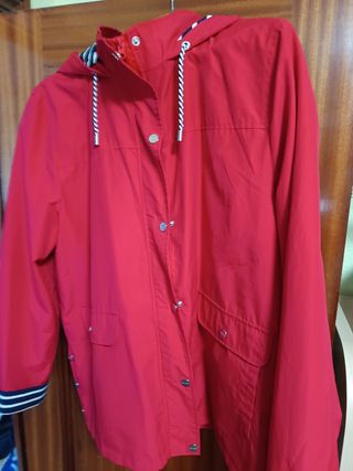 Cazadora roja de mujer