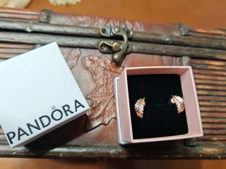 Pendientes Pandora plumas oro rosa