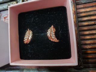 Pendientes Pandora plumas oro rosa