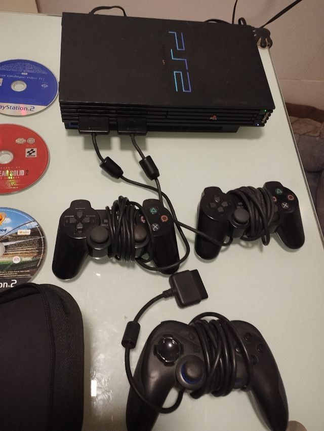 PS2 (PlayStation 2) + 3 mandos + DVD+juego