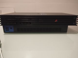 PS2 (PlayStation 2) + 3 mandos + DVD+juego
