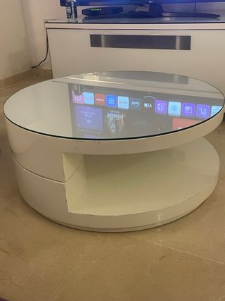 Mesa redonda blanca con cristal trasparente y gira