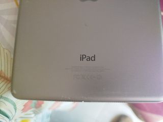 2 iPads - iPad & iPad mini