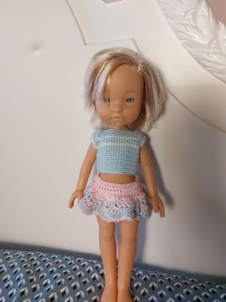 Traje crochet muñeca Berjuan