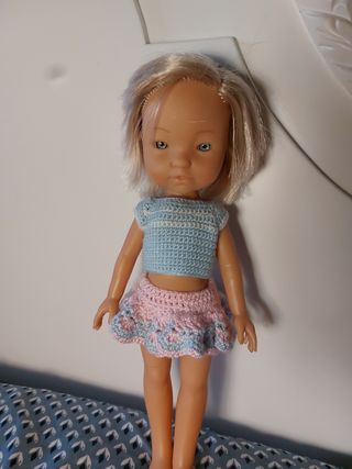 Traje crochet muñeca Berjuan