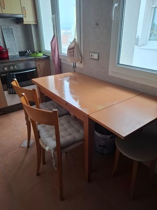 Mesa extensible + 4 sillas