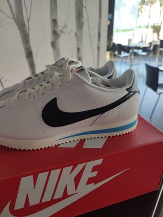 Zapatillas Nike Cortez Blancas y Negras 36.5