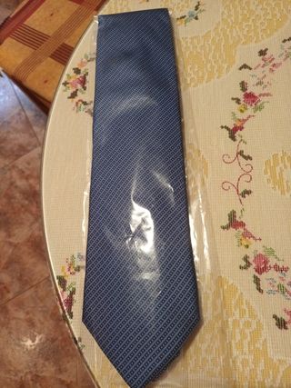 2 Corbatas nuevas: Azul y Morada