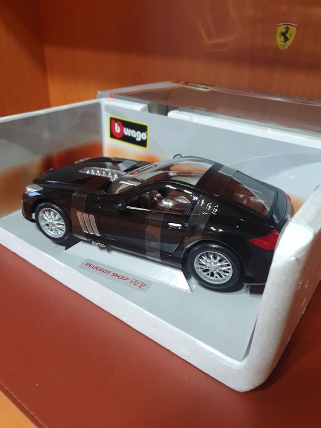 Peugeot 907 V12 Bburago scala da 1/18