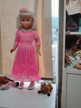 Muñeca grande Celia joyas Famosa 84cm,
