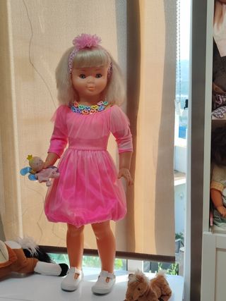 Muñeca grande Celia joyas Famosa 84cm,