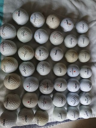 41 bolas golf usadas y 4 palos de golf