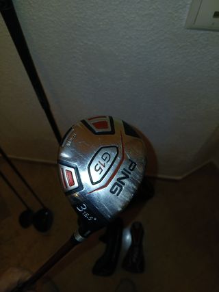 41 bolas golf usadas y 4 palos de golf